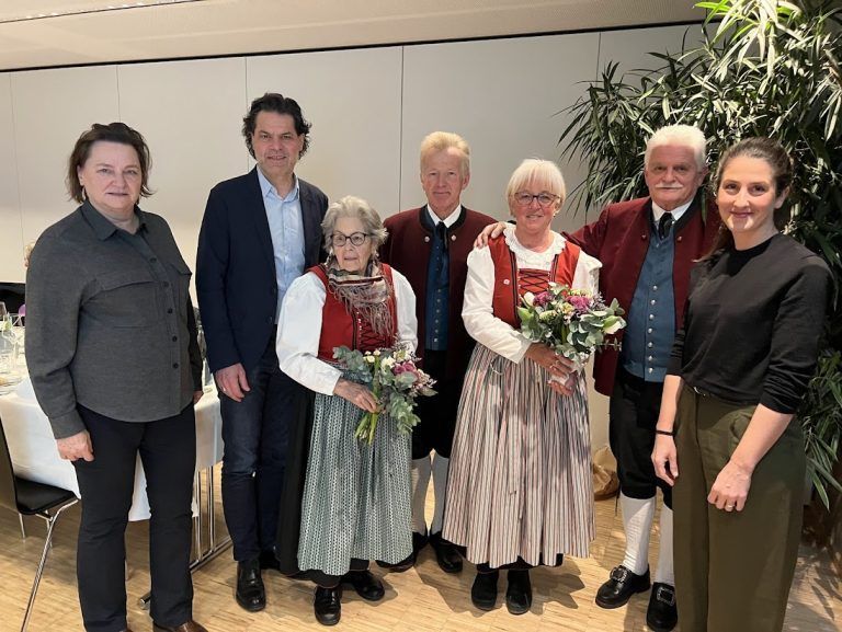 Feldkirch Bürgermeister Manfred Rädler und Stadträtin Natascha Soursos gratulierten den Langzeitmitgliedern.