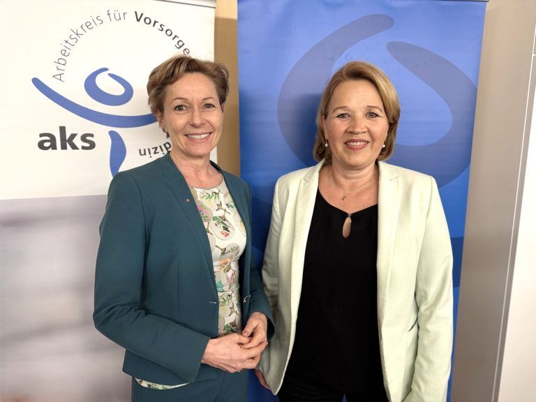 Breites medizinisches Angebot: Landesrätin Martina Rüscher und Bürgermeisterin Andrea Kaufmann.
