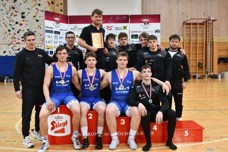 Traumstart für den KSK Klaus: Jubel beim KSK Klaus nach dem Auftakt nach Maß. (Bildergalerie)