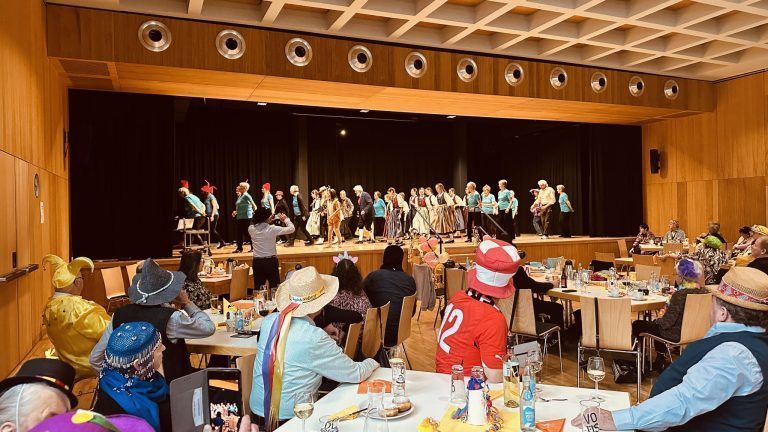 Sowohl auf der Bühne als auch im Publikum war die Stimmung großartig.