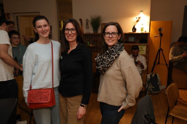"Talks & Tapas" in "Gelber Fabrik": Melanie Pototschnig, Sabine Bischof (Fotografie) und Grafik-Designerin Marlene Giesinger.