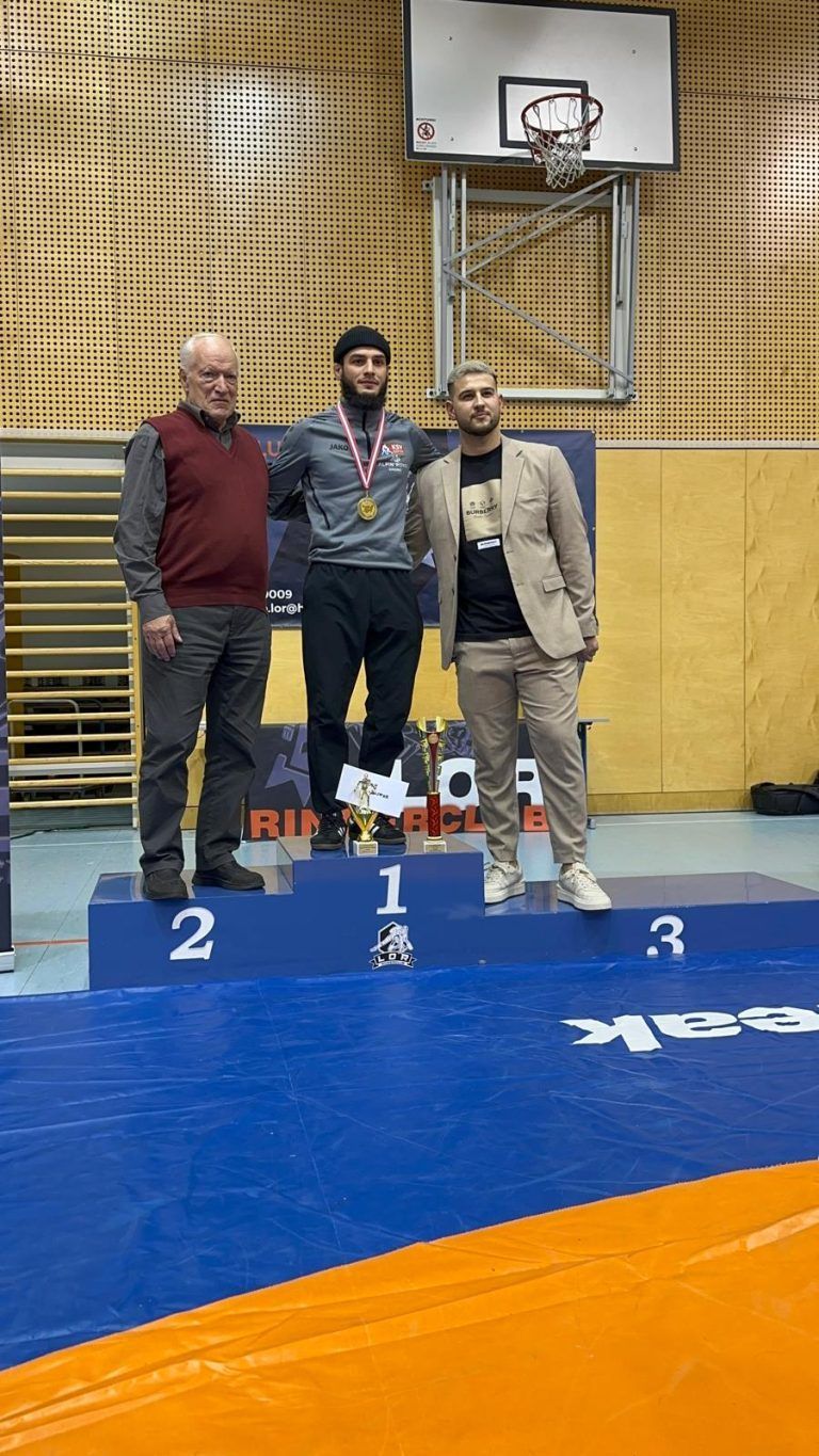 Hamzat Asuchanov dominiert Turnier in Wels: Hamzat Asuchanov dominiert beim Freistilturnier in Wels (Bildergalerie)