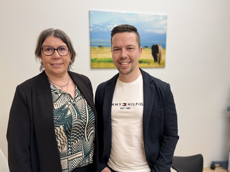 Breites medizinisches Angebot: Physiotherapeut Markus Eberle mit Bianka Pilgram.