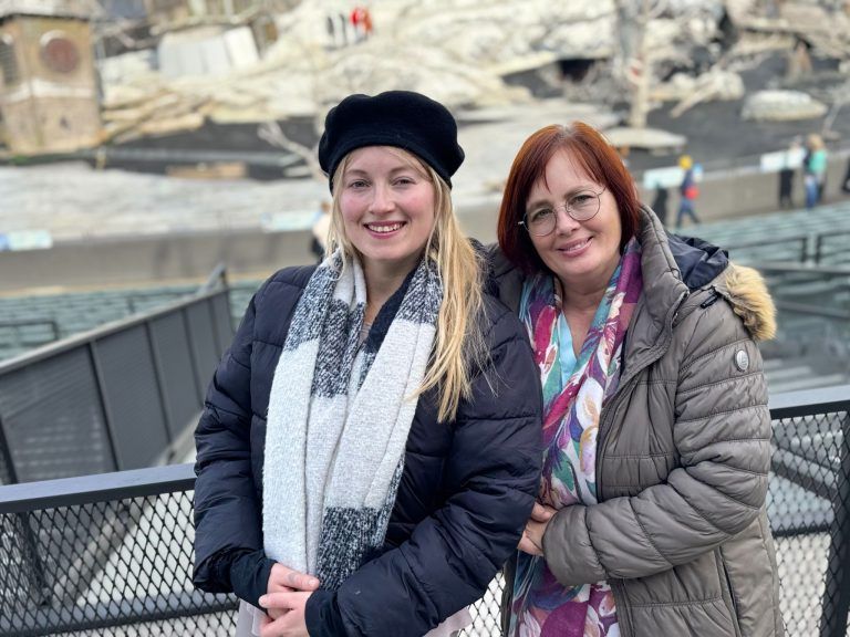 Umfassende Modernisierung: Unter den Besuchern: Künstlerin Sina Eich und Simone Tragesser.