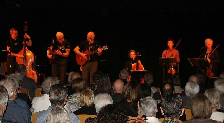 Standing Ovations für Enkel & Wieborsito: Sechs der zwei Dutzend Nummern tragen Hanskaspas Enkel gemeinsam mit der Wieborsito vor.