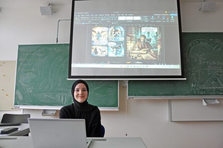 Siebtklässlerin Esin Kahveci (18) hat mithilfe von KI einen Faust-Comic erstellt.