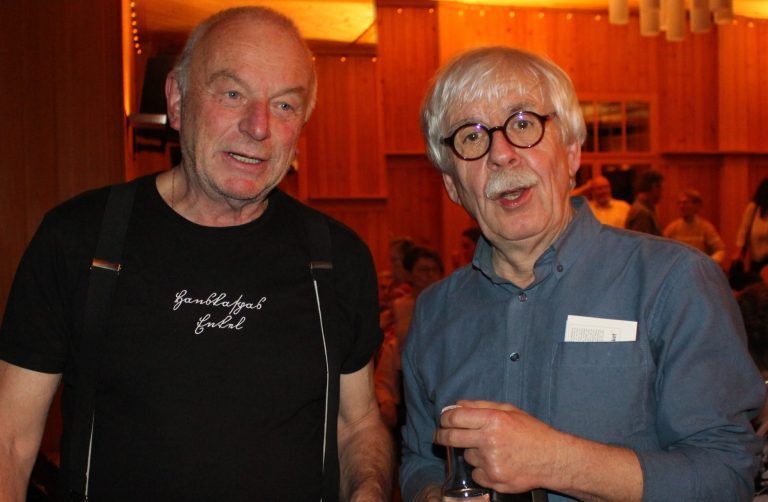 Standing Ovations für Enkel & Wieborsito: Manfred Miller vom Verband deutscher Tontechniker, der schon in der Vergangenheit Video-Clips mit Troy & Co. produziert hat, kann sich gut vorstellen, auch Ausschnitte vom aktuellen Programm für "das Netz" zu bearbeiten.