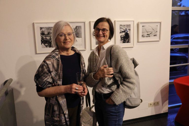 Mikrokosmos Marktgasse: Ingrid Egel und Michaela Doppelbauer (Schattenburg).