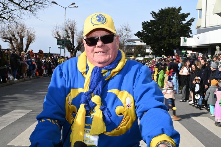 Mufängar fingen den Fasching ein : Elferrat Alexander Knauth hatte die Sicherheit im Blick.