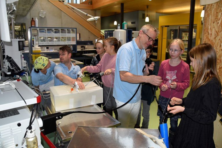 Foto Privat: Kids waren von der Tierklinik Schwarzmann begeistert.