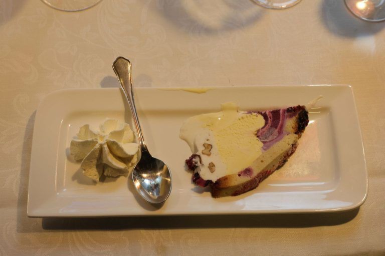 Faszinierender Wein- und Kulinarikabend: Als Dessert gab es eine Eisbombe.