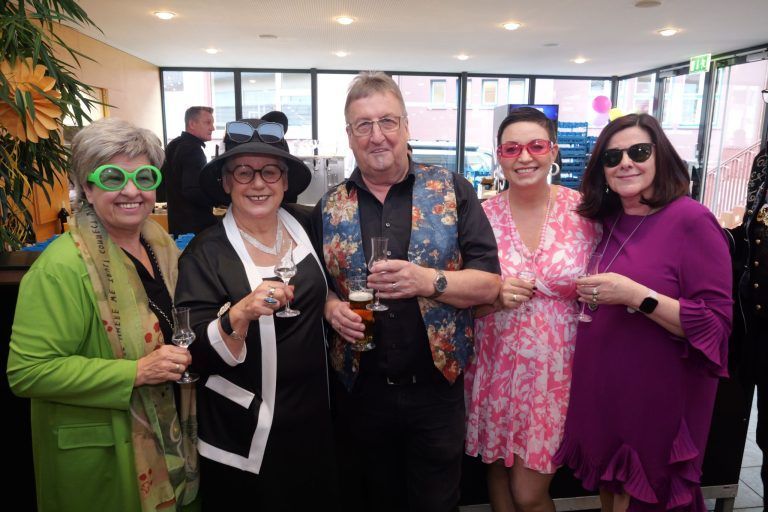 Seniorenfasching mit Spitzenprogramm: Uschi, Margot, Norbert, Christl und Mücke von den "Mafia Witwen" der Rieblzunft.