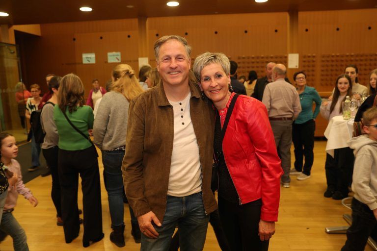 Ungewöhnlicher A-capella-Abend: GreCo-Landesdir. Gerwig Ganahl mit Sonja.