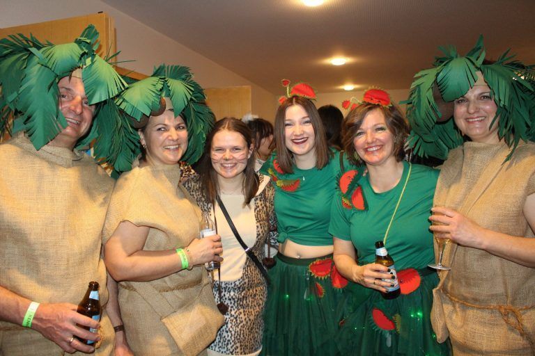 Im Dschungel ging die Party ab : Phantasievoll kostümierte Dschungel-Besucher.