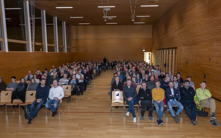 „Wälderstrom“ als regionale Drehscheibe: Über 200 Gäste informierten sich aus erster Hand über das Projekt Wälderstrom.