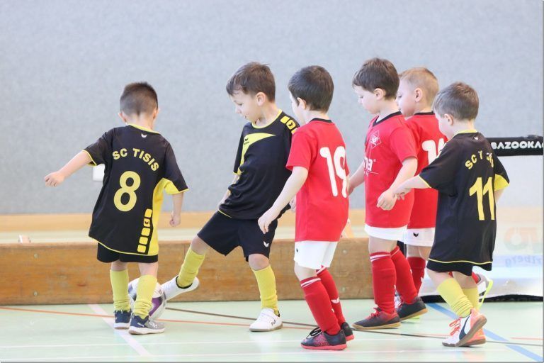 Zum Abschluss der Turnierserie spielen die kleinsten Kicker.