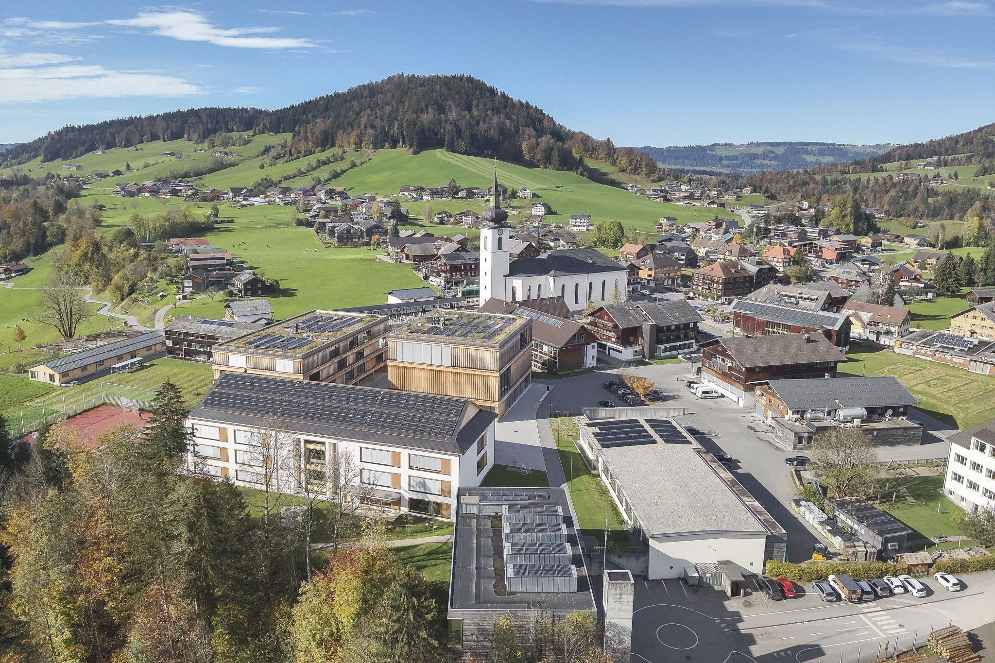 Strom zahlreicher PV-Anlagen in der Region kann durch die EEG von allen Mitgliedern genutzt werden. Copyright Mario Nussbaumer