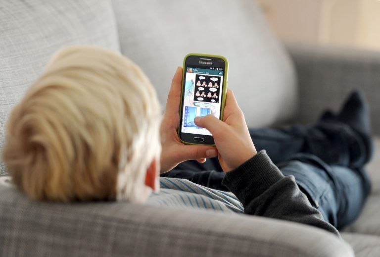 Was Schulen im Kampf gegen Fake News machen können