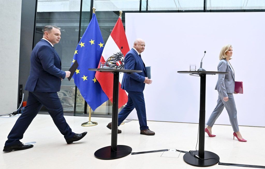 Was ÖVP, SPÖ und Neos zu Gemeinsamer Schule, S18 und Mieten planen