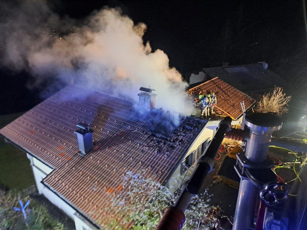 Über den Balkon vor den Flammen geflüchtet