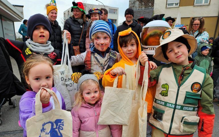 Impressionen vom Lochauer Kinderfaschingsumzug.