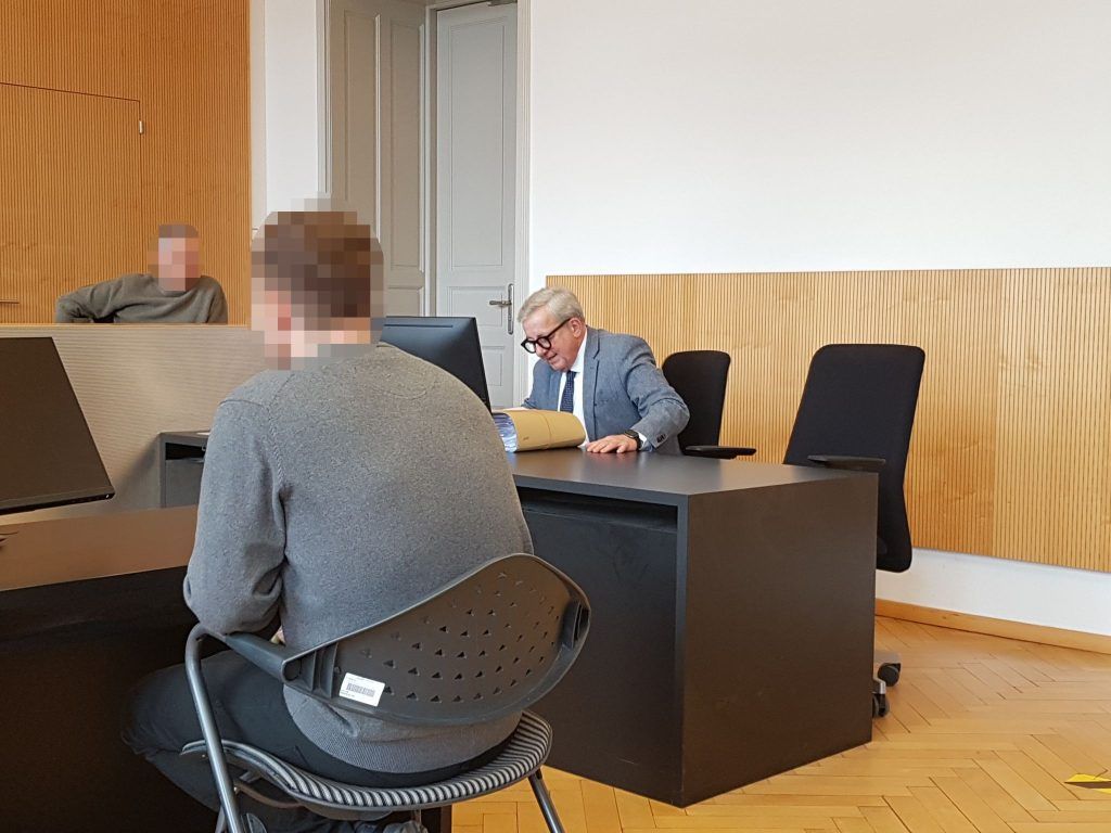 Mit falschen Covid-Impfzertifikaten Schulden bezahlt