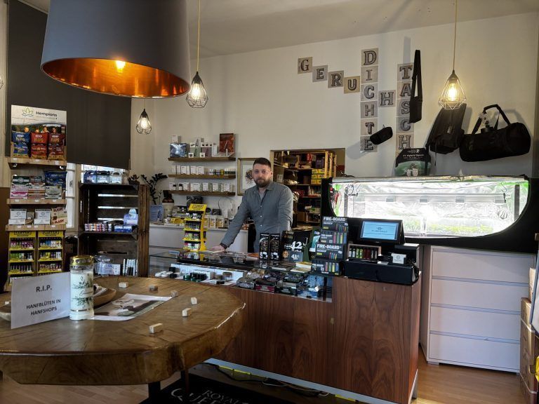 „Ein Schlag ins Gesicht“: CBD-Shop-Betreiber kämpfen gegen Verkaufsverbot