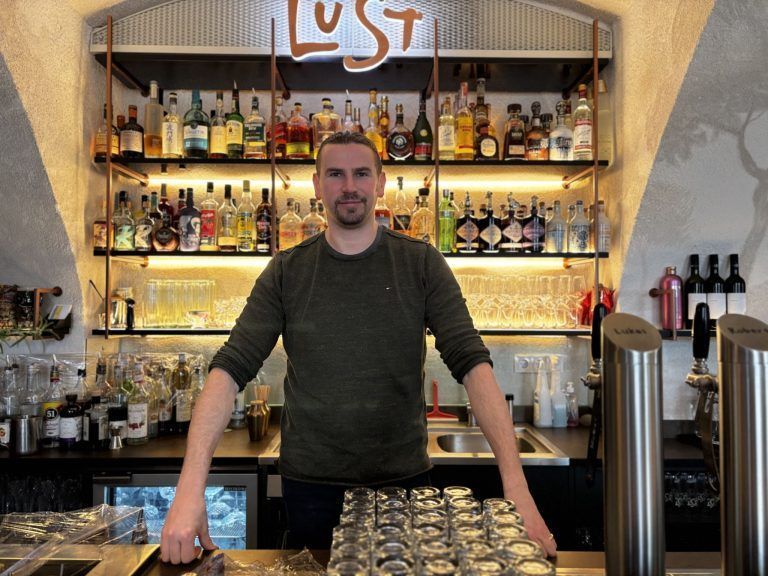 Lukas buzattoni Lust bar Corona 5 Jahre Pandemie