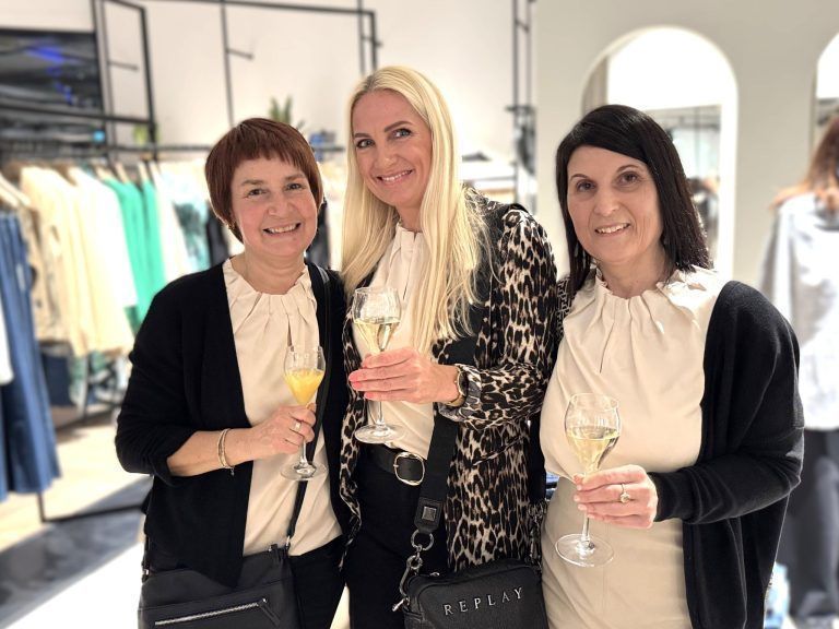 Max und Stella Eröffnung