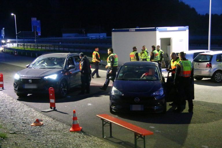 Flüchtender Geisterfahrer auf der Autobahn