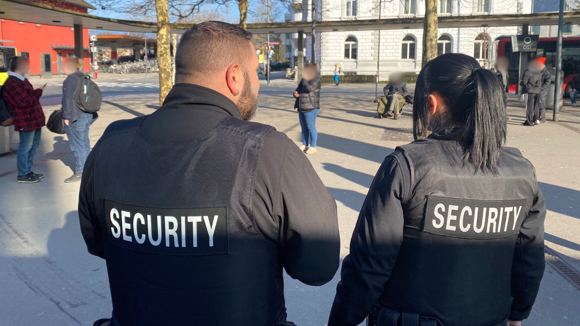 "Es ist den Leuten wichtig, dass wir hier sind" - mit der Security am Bahnhof Dornbirn