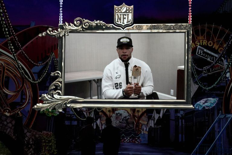 Super Bowl Honors Football