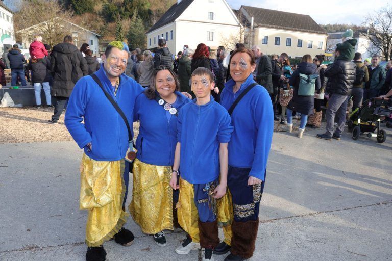 Großes Gugga-Spektakel: Daniel, Melanie,Leon und Tamara ("Lumpamusik Götzis").