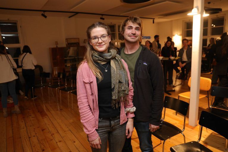 "Talks & Tapas" in "Gelber Fabrik": Leona Köck ("Fusonic") und Felix Organyi (Spenglerei Fritz).