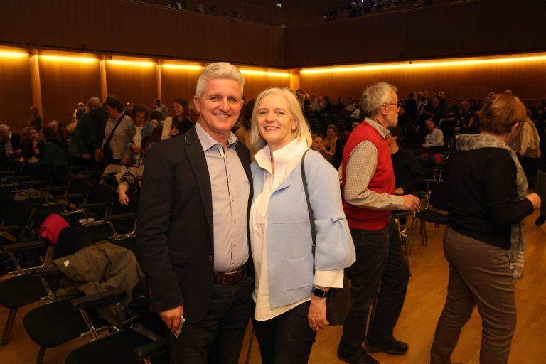 Ungewöhnlicher A-capella-Abend: Volksbanker Wolfgang Kopf und Inge.