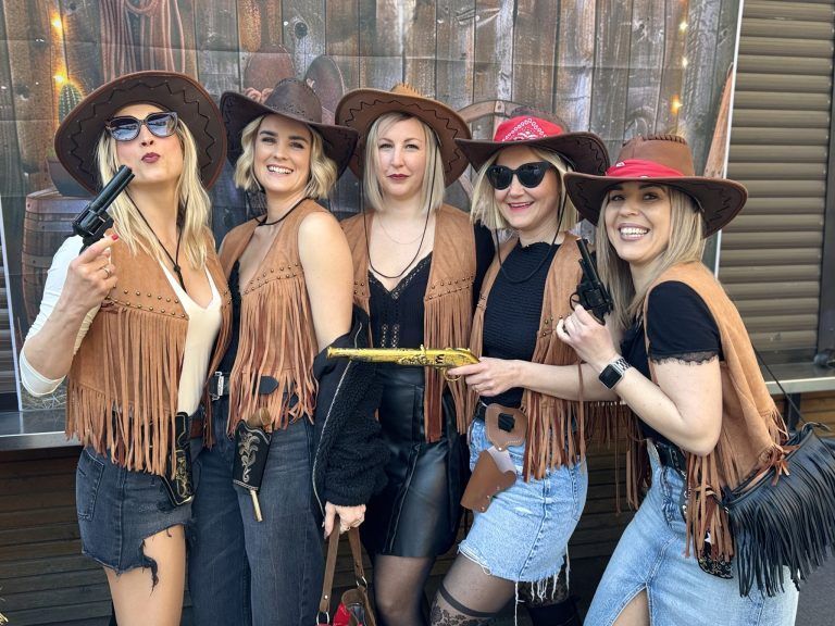 Kulinarische Highlights und Wild West Flair : In Party-Stimmung: Die Yellowstone-Cowgirls 2.0