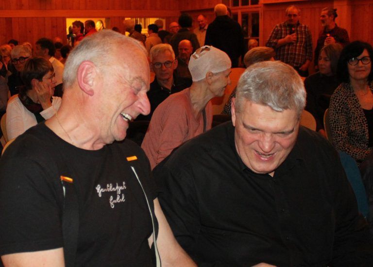 Standing Ovations für Enkel & Wieborsito: Auch George Nußbaumer - auf unserem Bild beim Small-Talk mit Ulli Troy - war von seinen Kolleginnen und Kollegen vollauf begeistert.