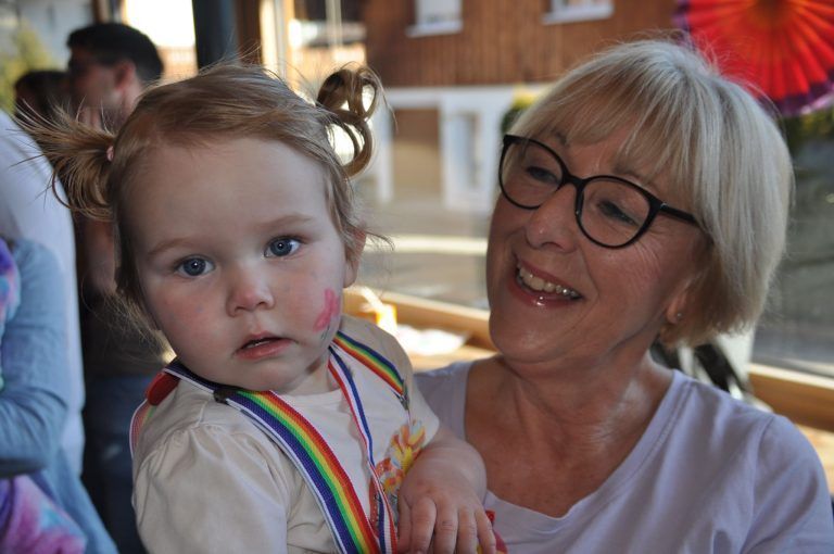 Kinderfasching in Ludesch: Melina und Oma Karin waren ganz begeistert