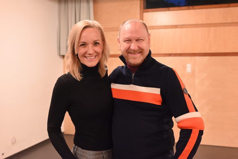 Freundschaft kennt keine Grenzen: Die Kinderbuchautorin Ingrid Hofer mit Regisseur Heinz Siegfried Tragner. Gemeinsam stellen sie in kürzester Zeit ein Musiktheater auf die Beine.