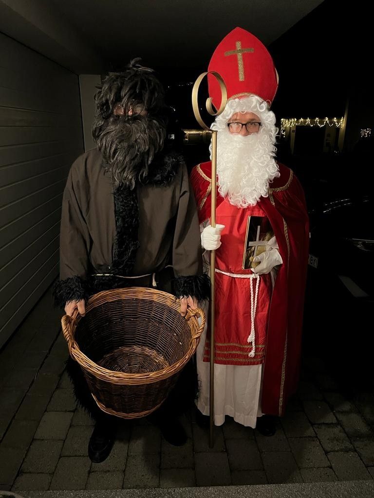 Zwischen Kirche, Friedhof und Gemeinschaft: Auch als Knecht Ruprecht war Benedikt schon im Einsatz.