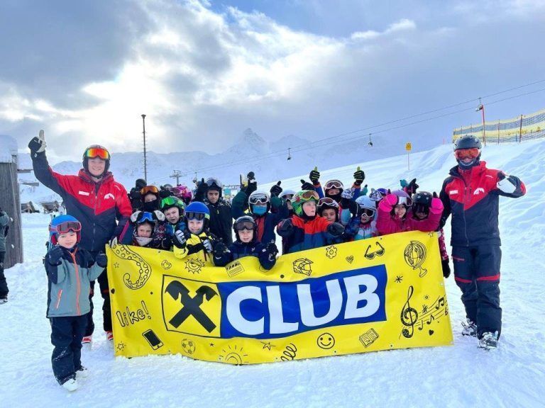 Megacoole Winterwoche am Bildungscampus : Großer Erfolg der Schiwoche dank Sponsoring der Schikurskinder.