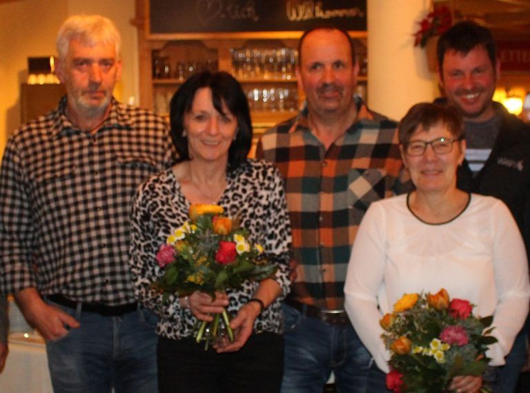 Jubilare sind die Tragseile des Erfolgs: Die „Lechtaler“ Jubilare v. links: Luggi Wolf mit Gattin Gitti, Hubert Sperger mit Gattin Sybille und Hubert Kerber.