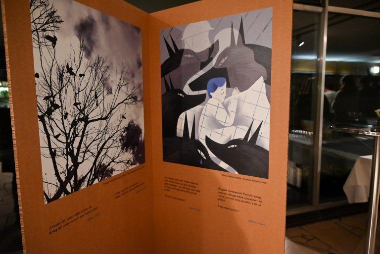 Krieg durch Kinderaugen erklärt: Berührende Zitate ukrainischer Kinder sind ausgestellt.