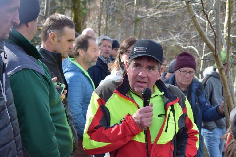 Innovative Holznutzung präsentiert: Direkt vor Ort wurden die Besucher von den Waldaufsehern umfassend informiert.