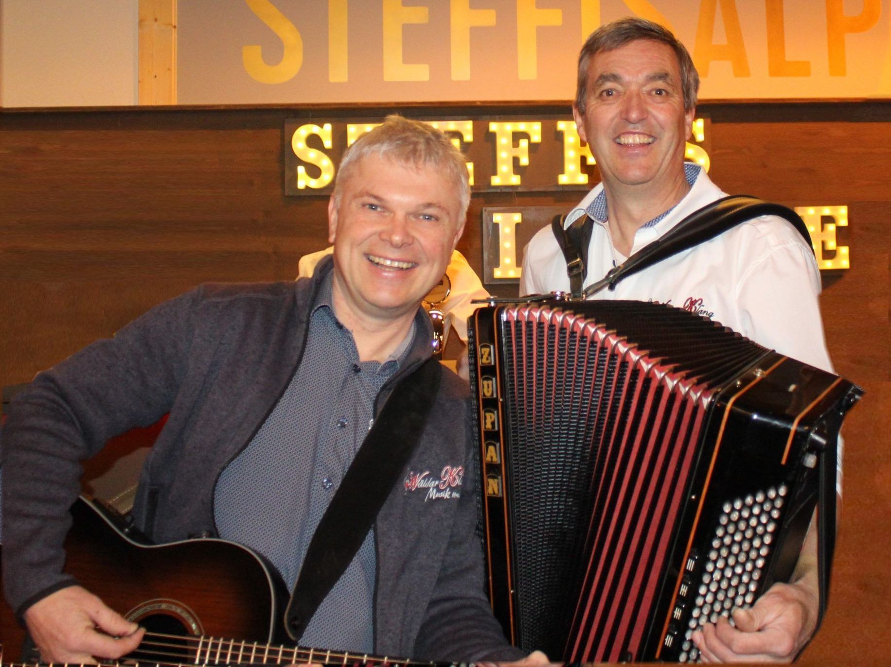 Jubilare sind die Tragseile des Erfolgs: Zur Begrüßung in der Steffisalp Lounge gab es flotte Musik, ebenso zum Menü aus der Steffisalp-Hotelküche in der Burgermeisterei.