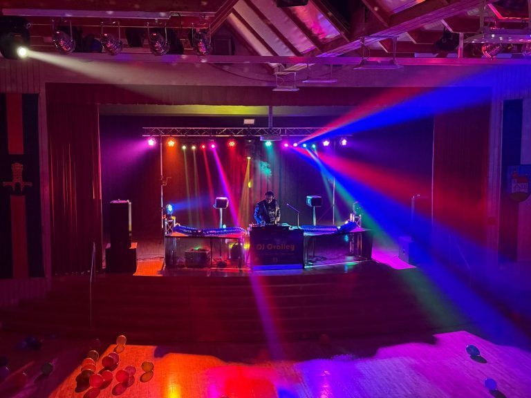 Mitreißende Schlager Nacht in Klaus: Partystimmung pur bei der Schlagernacht in Klaus; DJ Ovalley sorgte für den passenden Sound. (Bildergalerie)