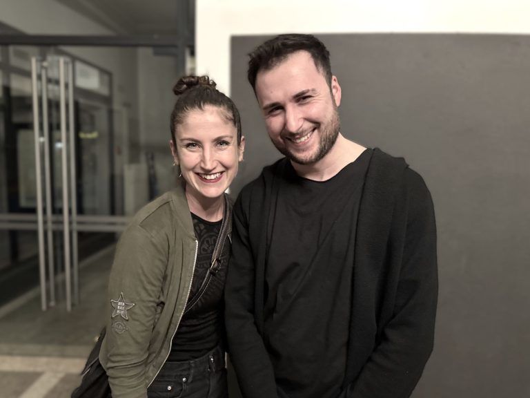 Eindringliches Schauspiel feierte Premiere: Im Publikum: Tänzerin Silvia Salzmann und Schauspieler Nurettin Kalfa.