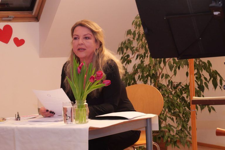 Mit der Liebe um die weite Welt: Yasmin Ritter spannte literarisch einen Bogen durch die Jahrhunderte.