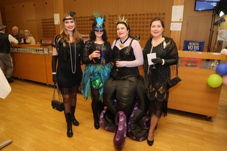 "Götzner Fasnat" landete Volltreffer: Alex, Mona klein, Vanessa und Mona groß.