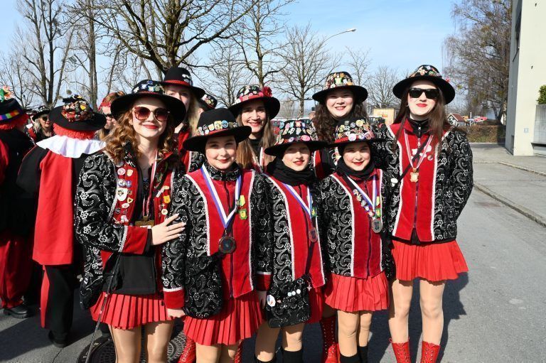 Mufängar fingen den Fasching ein : Die Rhinzigünarle waren parat.